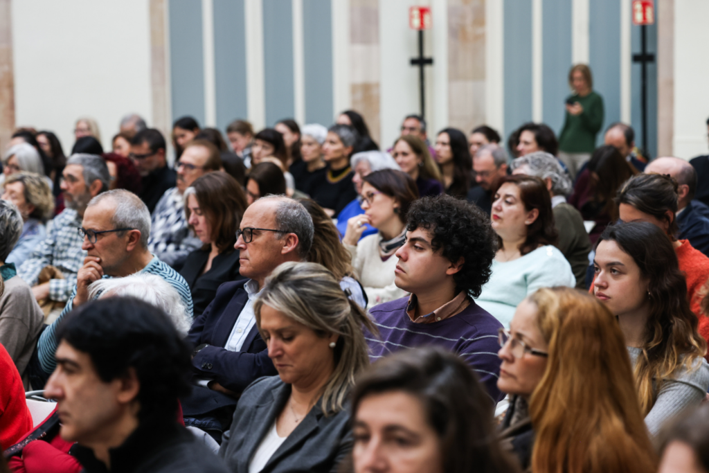 Jornada de pau al Parlament 2024. Públic.